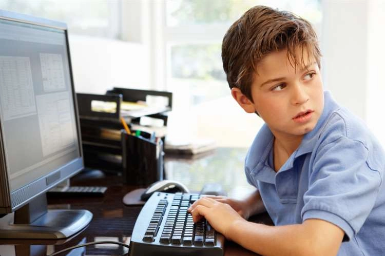 Çocukların İnternet Tehditlerine Karşı Korunması