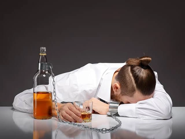 Signs and symptoms of alcohol addiction