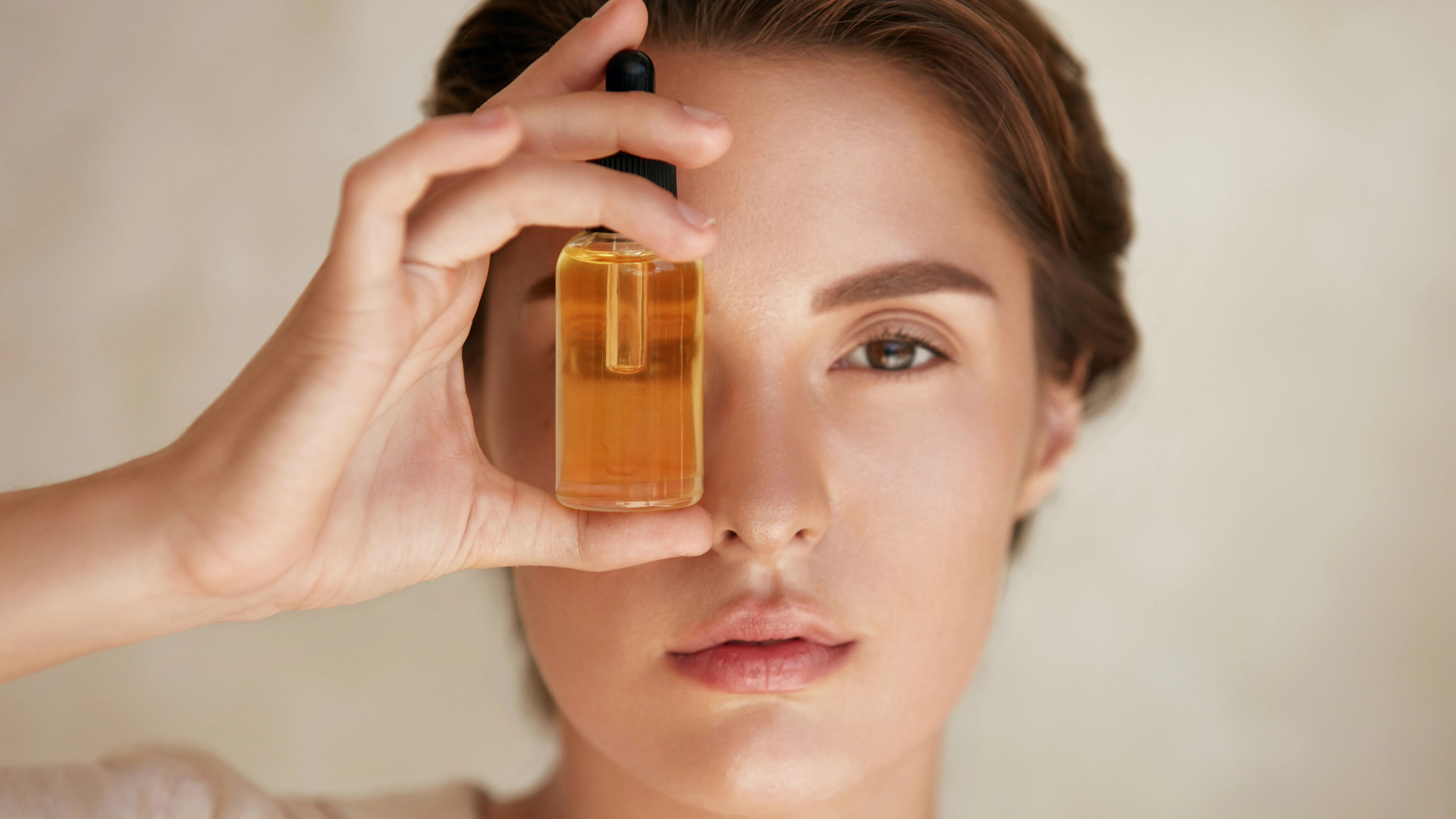 Skincare Tips for Managing Facial Oiliness