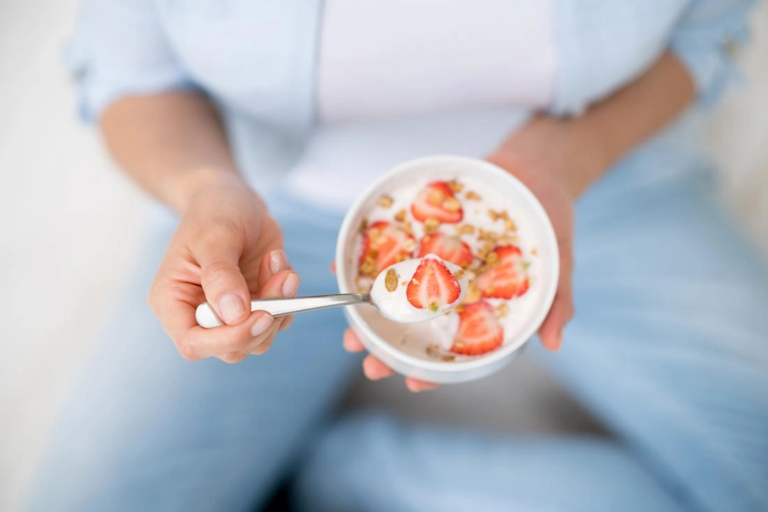 Health Benefits of Yogurt and Strawberries