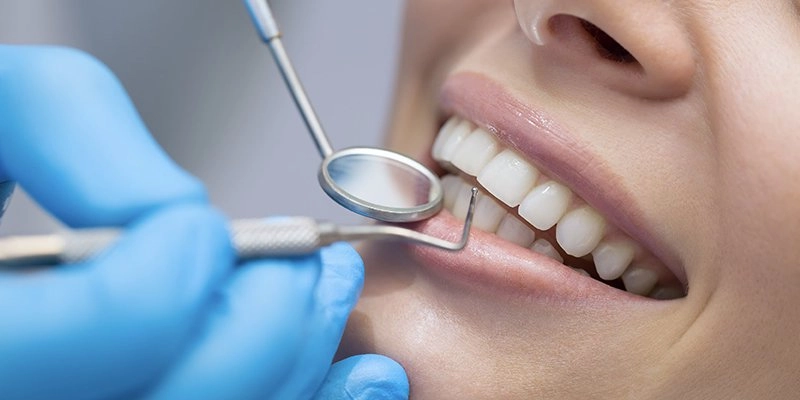 Benefits and Risks of Prosthetic Dental Treatments
