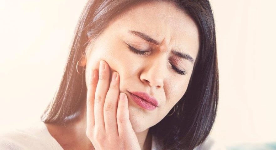 Treatment options for dental abscesses, including home remedies and professional care