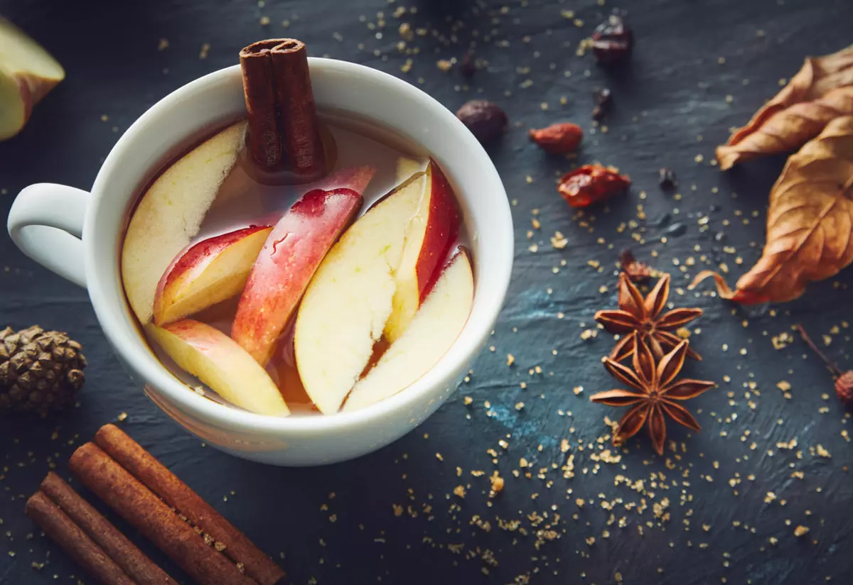 How to Make Apple Cinnamon Tea at Home
