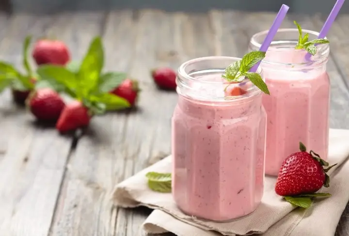 Health Benefits of Strawberry and Ice Cream Smoothie