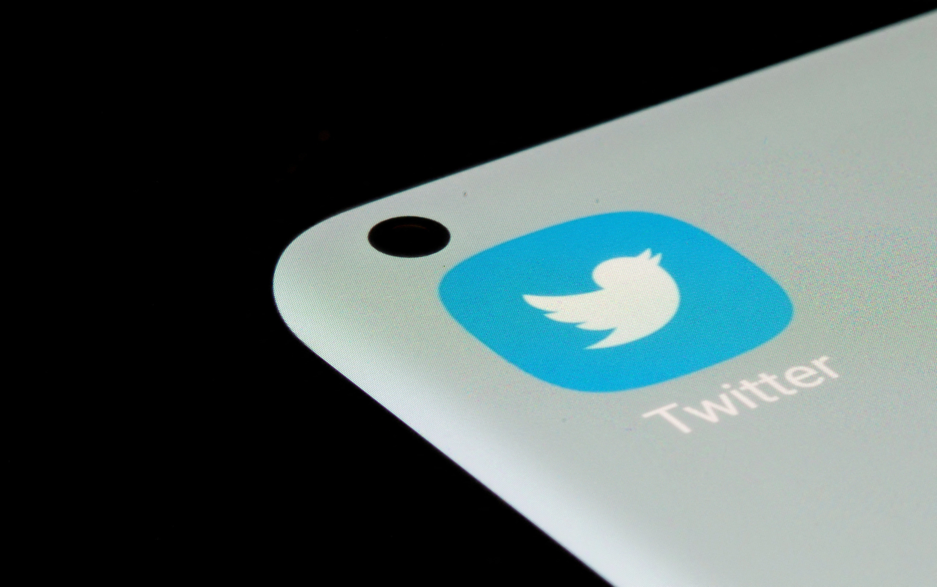 Investigation launched into Twitter news pages
