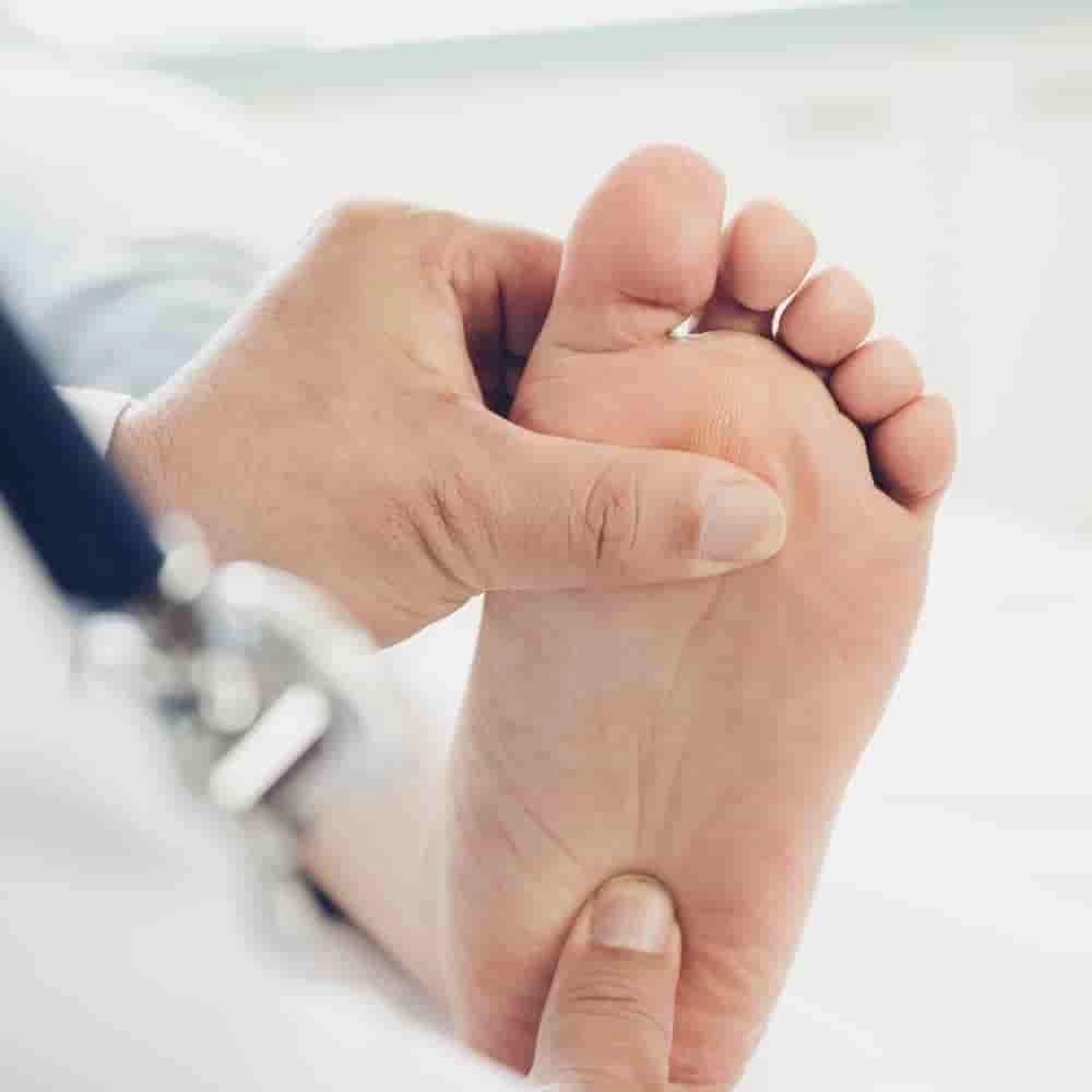 Managing diabetic foot ulcers
