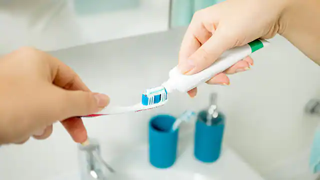 How to Properly Floss for Optimal Oral Health